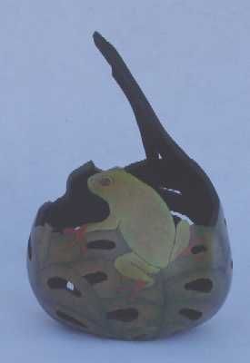Frogs on Gourd Pot